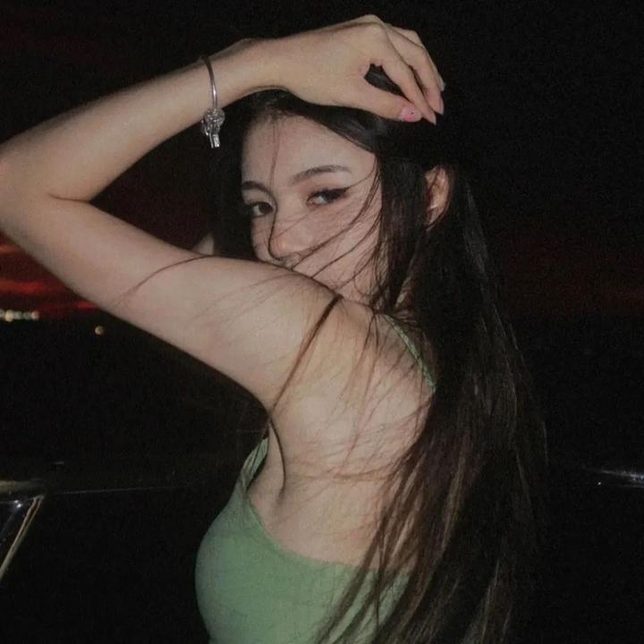 红唇相吻